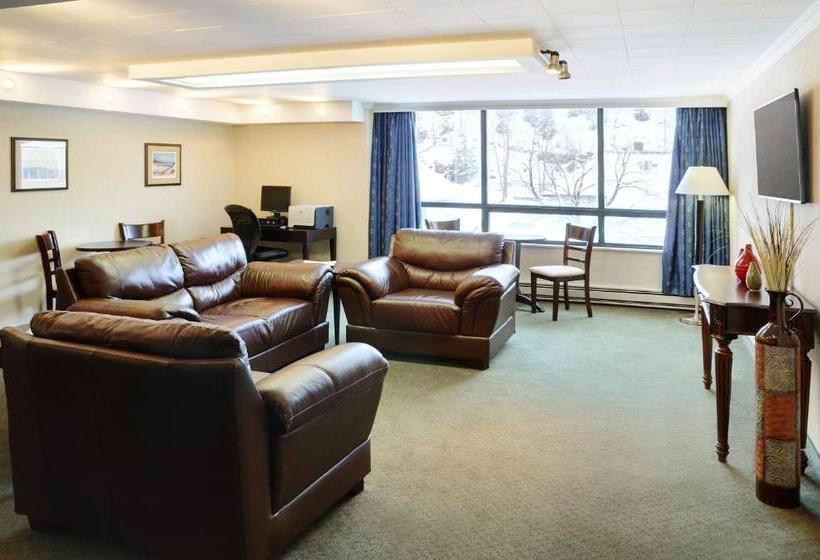 فندق Greenwood Inn & Suites