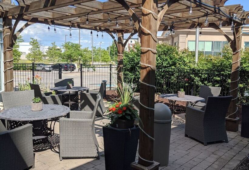 هتل Hilton Garden Inn Toronto/ajax