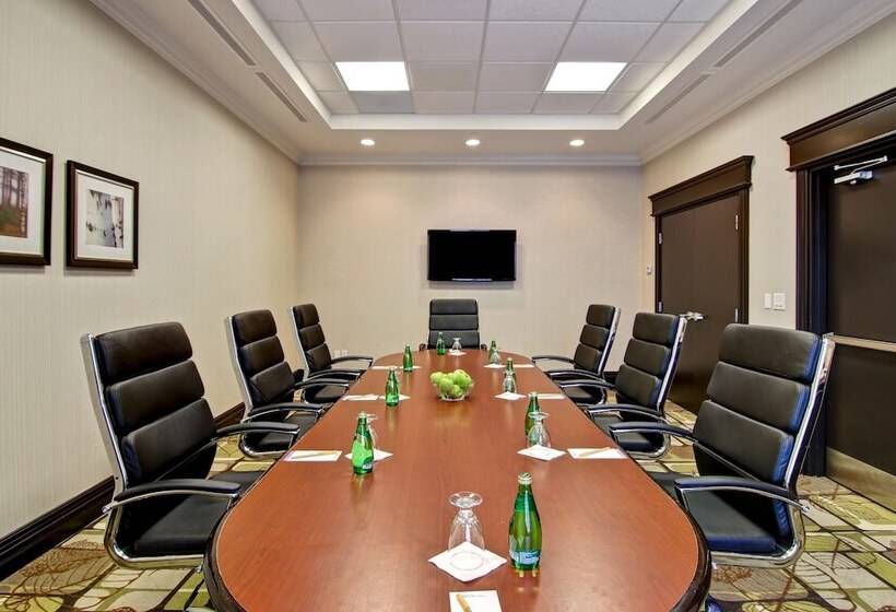 فندق Hilton Garden Inn Toronto/ajax