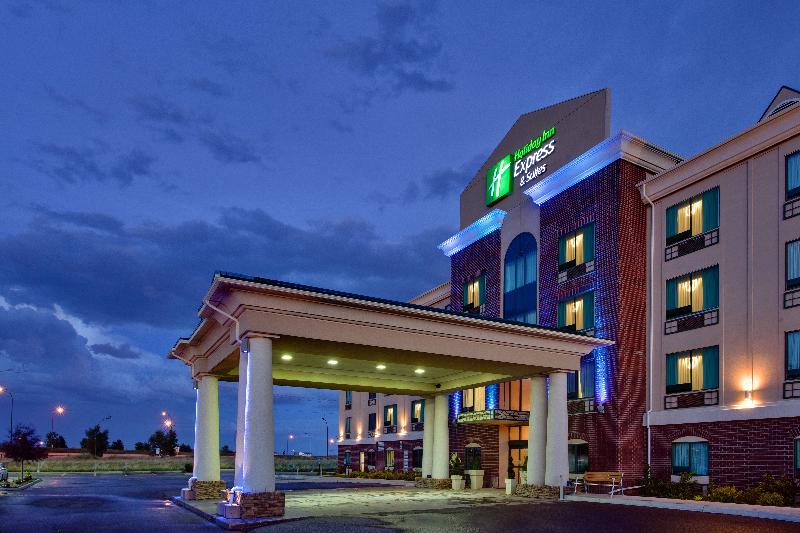 هتل Holiday Inn Express & Suites Medicine Hat, An Ihg