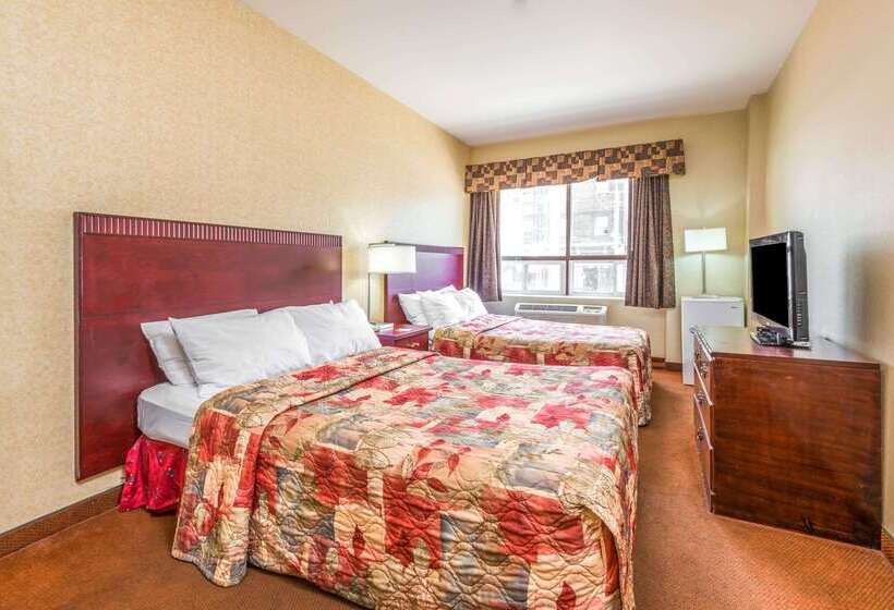 Отель Howard Johnson By Wyndham Toronto Downtown West