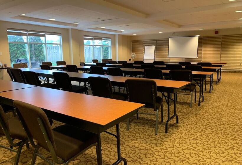 هتل Holiday Inn Express & Suites Kitchener Southeast, An Ihg
