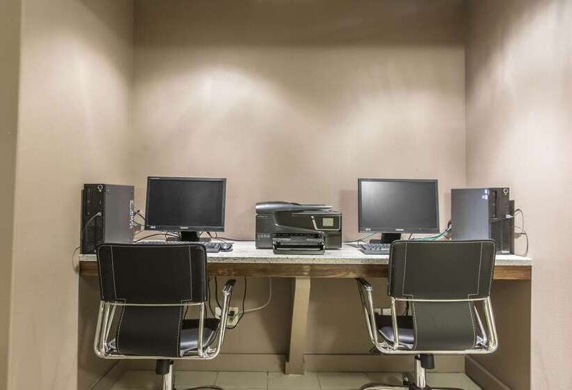 هتل Quality Inn Airport
