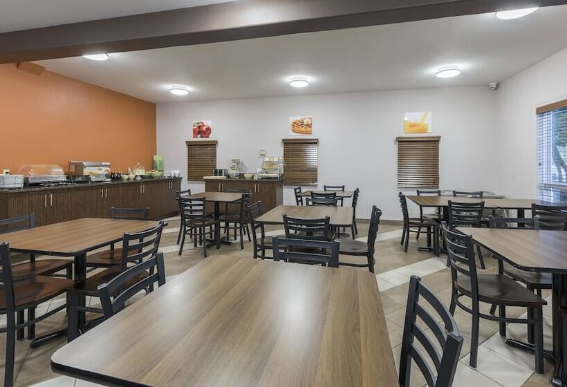 هتل Quality Inn Airport