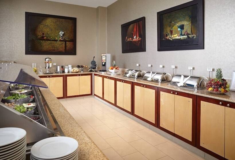 هتل Residence Inn By Marriott Montreal Airport