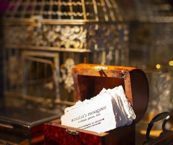 ホテル Rosalia S Menagerie Cocktail Bar & Innupstairs