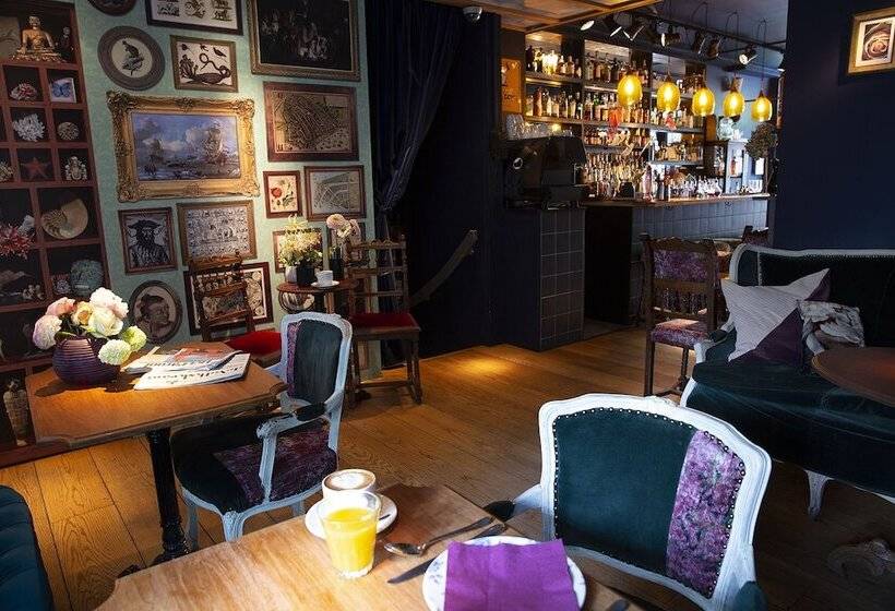 ホテル Rosalia S Menagerie Cocktail Bar & Innupstairs