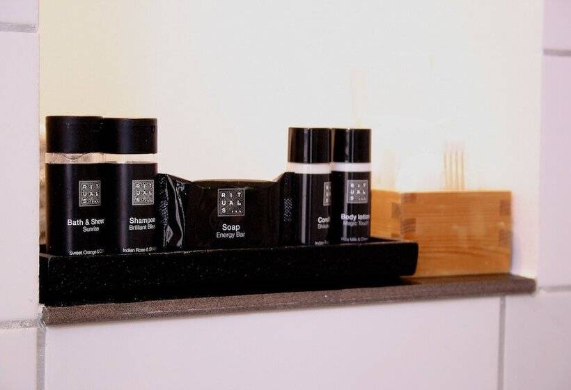 ホテル Rosalia S Menagerie Cocktail Bar & Innupstairs