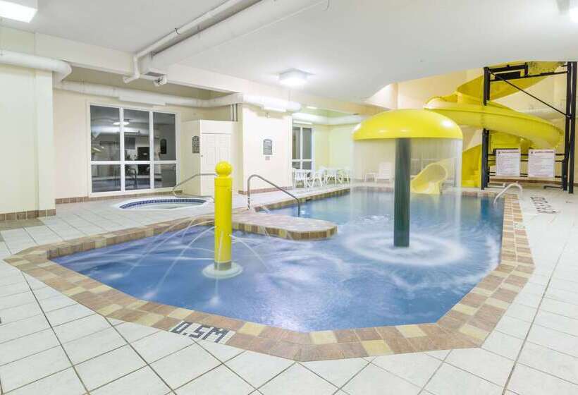 هتل Super 8 By Wyndham Sainte Agathe Des Monts