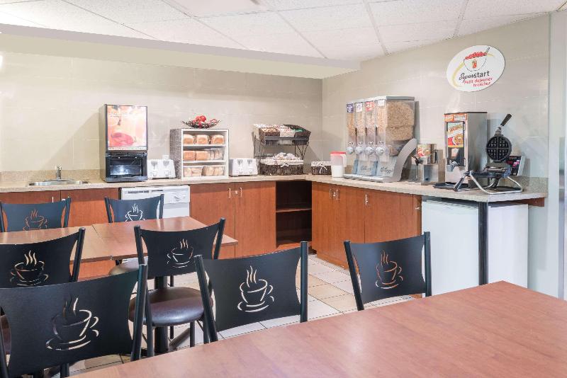 هتل Super 8 By Wyndham Sainte Agathe Des Monts