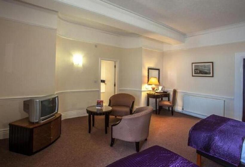 호텔 The Metropole