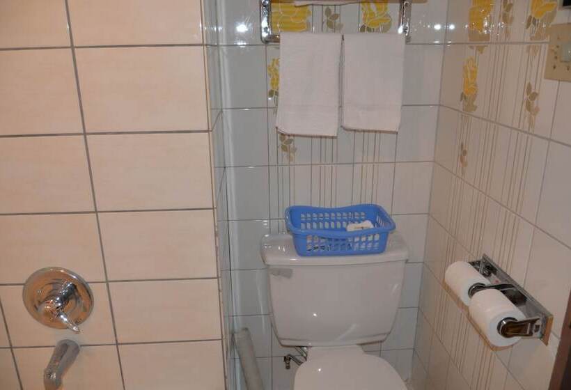 בית מלון כפרי Travelodge By Wyndham Saint Liboire