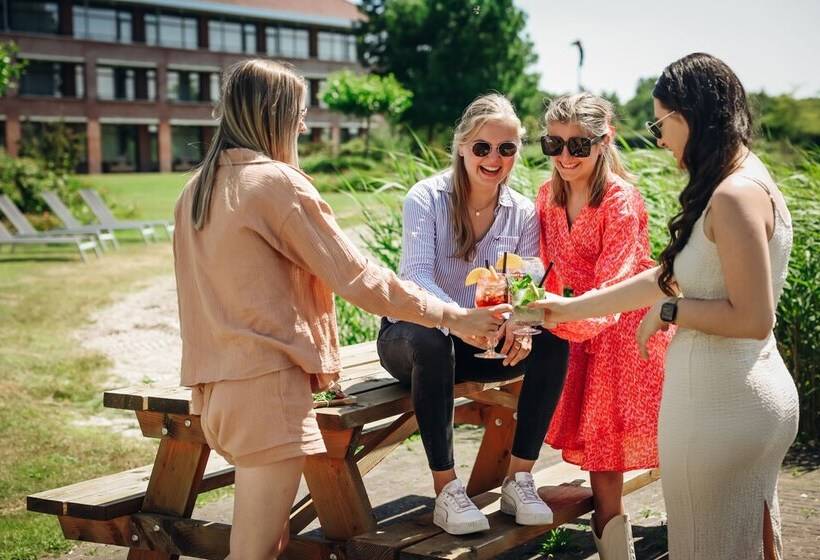 ホテル Van Der Valk Wolvegaheerenveen