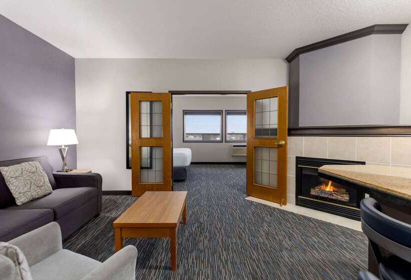 فندق Wingate By Wyndham Lethbridge