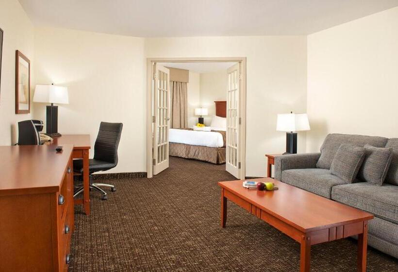 هتل Gold Eagle Lodge