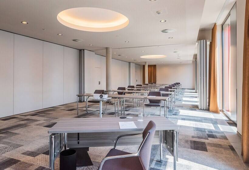 هتل Hilton Garden Inn Stuttgart Neckarpark