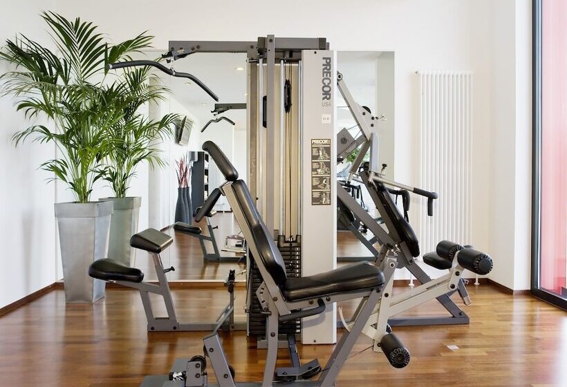 هتل Hilton Garden Inn Stuttgart Neckarpark