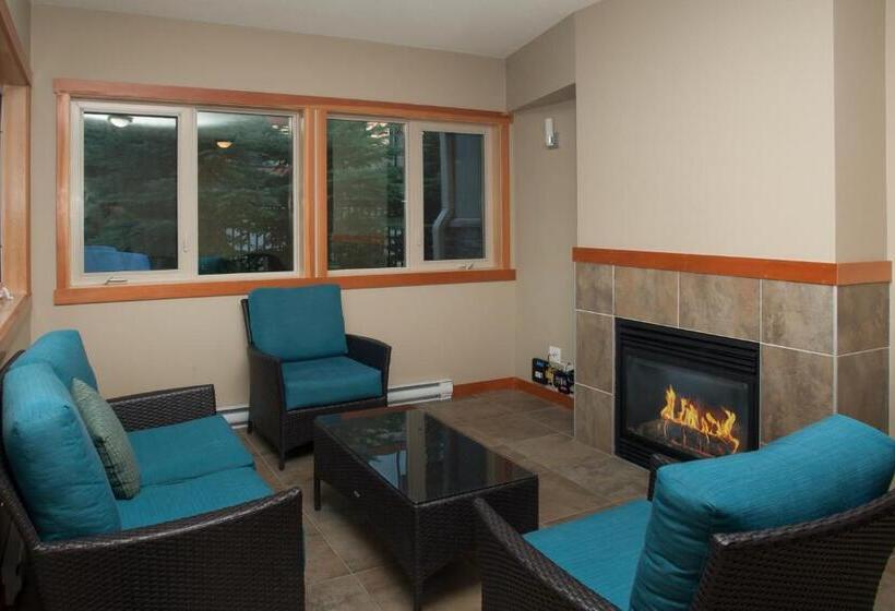 هتل Lodges At Canmore