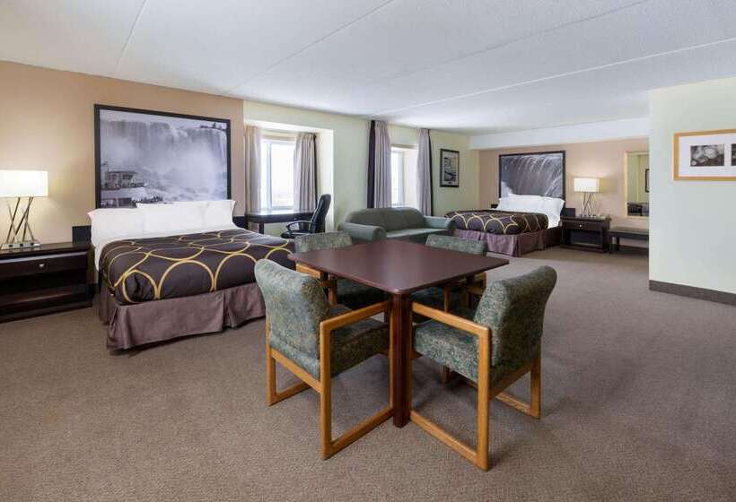 هتل Super 8 By Wyndham Niagara Falls By The Falls