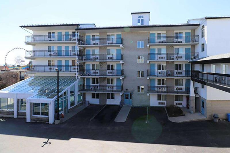هتل Super 8 By Wyndham Niagara Falls By The Falls