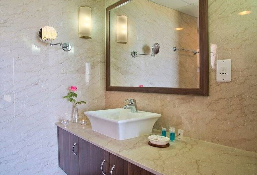 Natura Beach Hotel And Villas