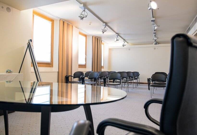 Phi Hotel Astoria