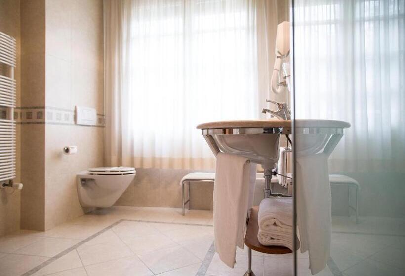 Phi Hotel Astoria
