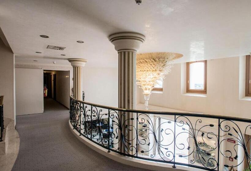 Phi Hotel Astoria