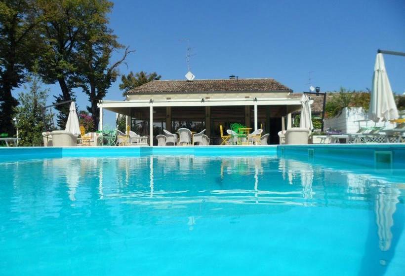 فندق Relais Villa Roncuzzi