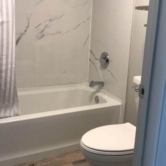 호텔 All Seasons Inn & Suites