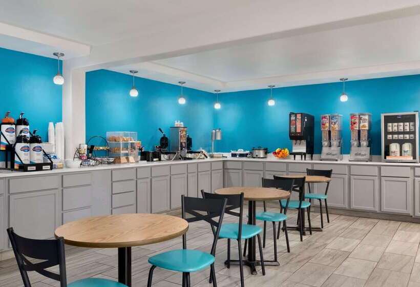 هتل Baymont By Wyndham Des Moines North