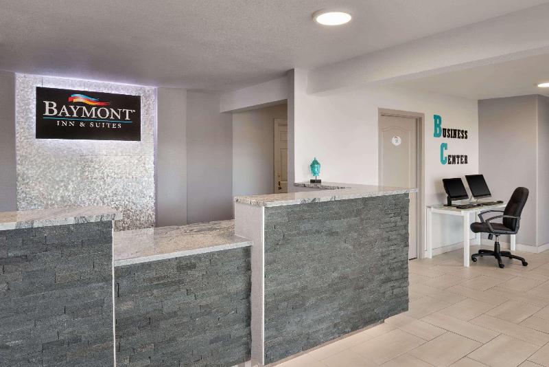 هتل Baymont By Wyndham Des Moines North