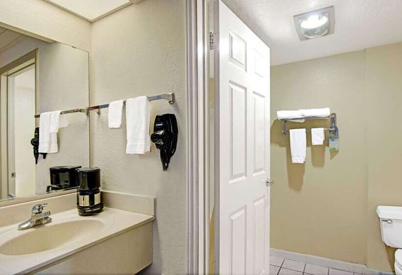 هتل Days Inn By Wyndham San Antonio Airport
