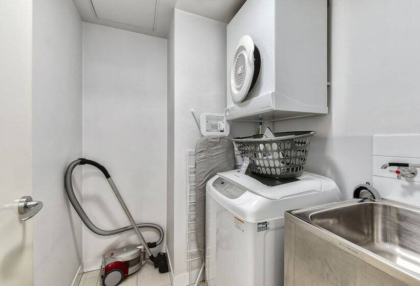 Отель Flynn Brisbane