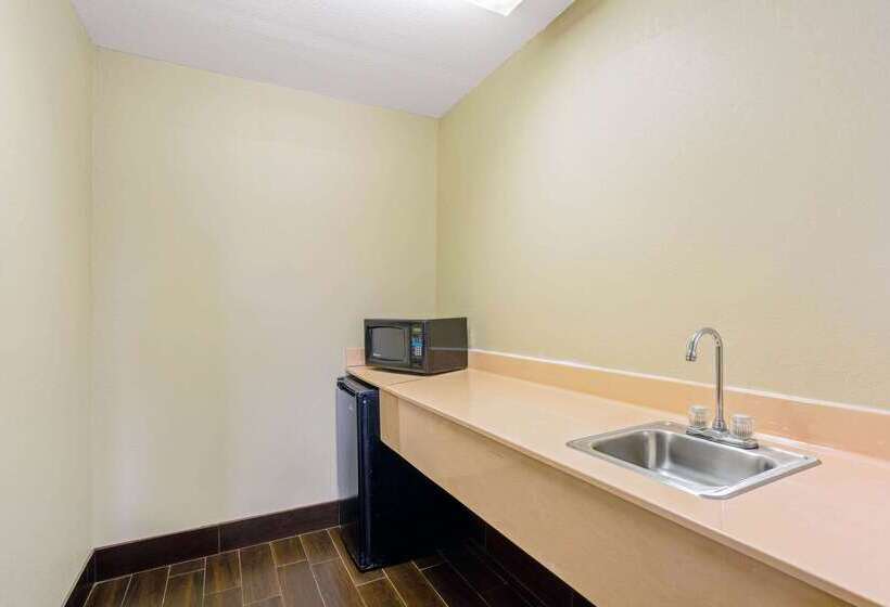 هتل Baymont By Wyndham Moss Point