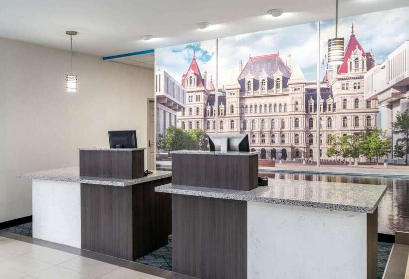هتل La Quinta By Wyndham Latham Albany Airport