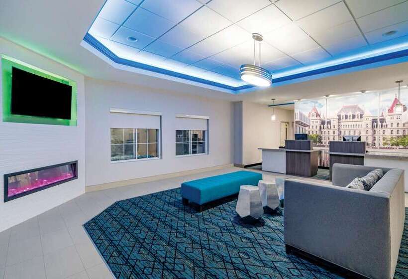 هتل La Quinta By Wyndham Latham Albany Airport
