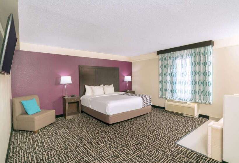 هتل La Quinta By Wyndham Latham Albany Airport