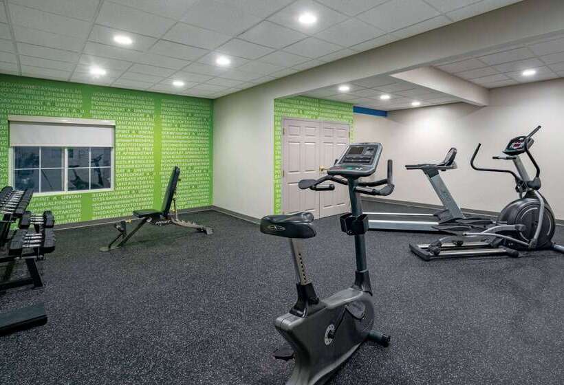 هتل La Quinta By Wyndham Latham Albany Airport