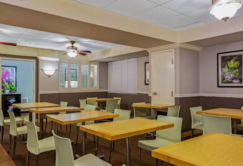 هتل La Quinta By Wyndham Miami Lakes