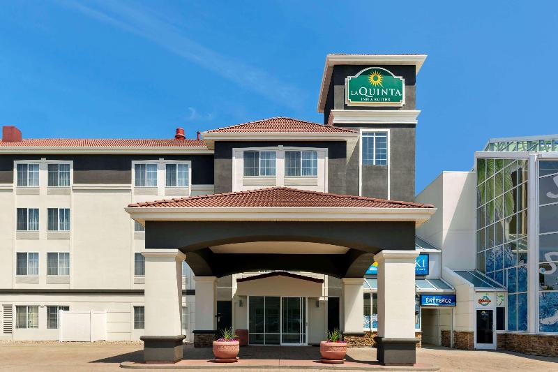 هتل La Quinta Inn And Suites By Wyndham At Watiki Waterpark