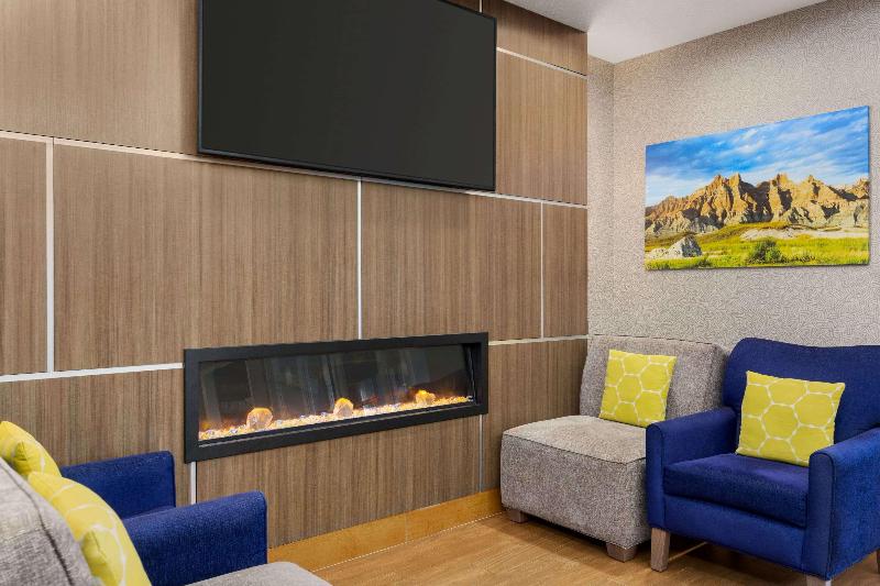 هتل La Quinta Inn And Suites By Wyndham At Watiki Waterpark