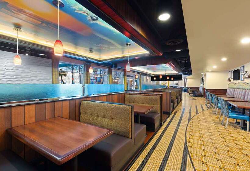 هتل La Quinta Inn And Suites By Wyndham At Watiki Waterpark