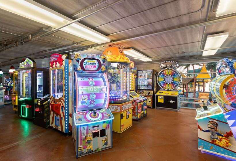 هتل La Quinta Inn And Suites By Wyndham At Watiki Waterpark