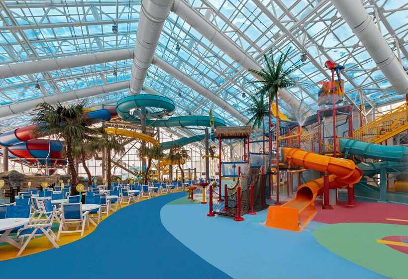 هتل La Quinta Inn And Suites By Wyndham At Watiki Waterpark