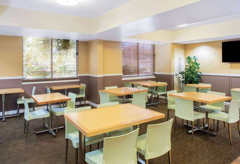 בית מלון כפרי La Quinta By Wyndham Sarasota Downtown