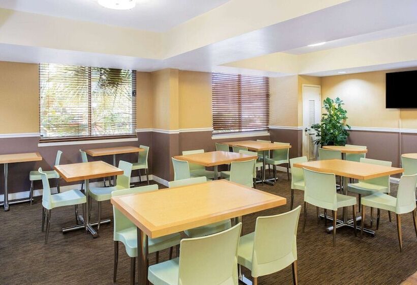 בית מלון כפרי La Quinta By Wyndham Sarasota Downtown