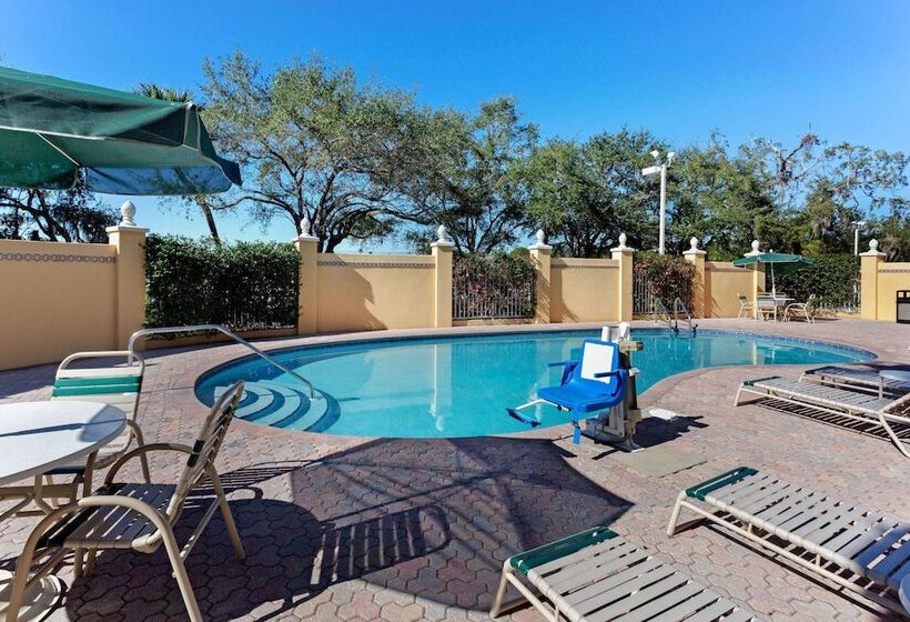 בית מלון כפרי La Quinta By Wyndham Sarasota Downtown