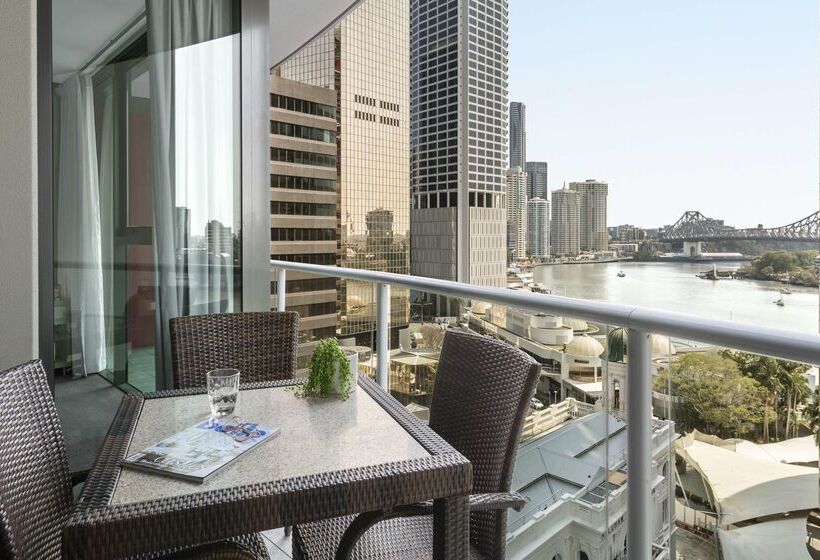 هتل Oaks Brisbane On Felix Suites