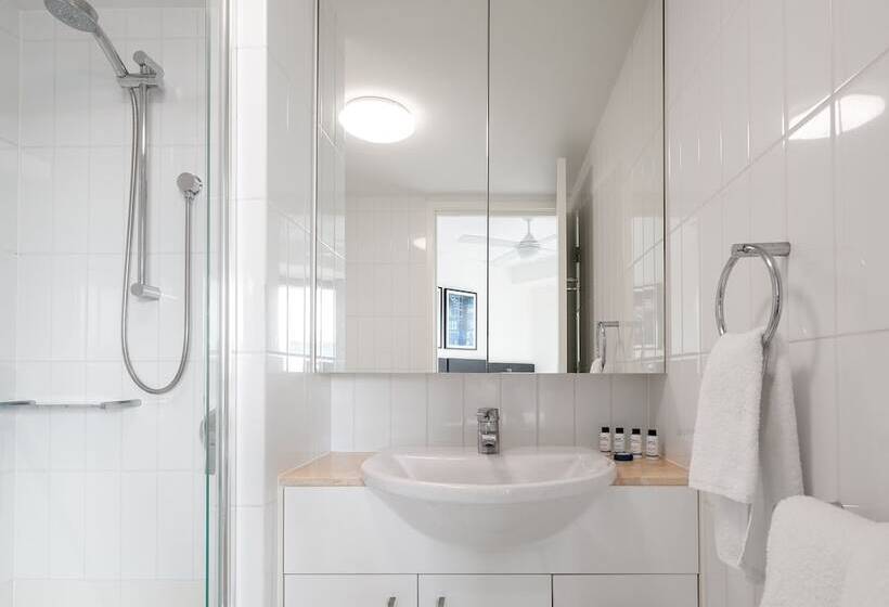 هتل Oaks Brisbane On Felix Suites